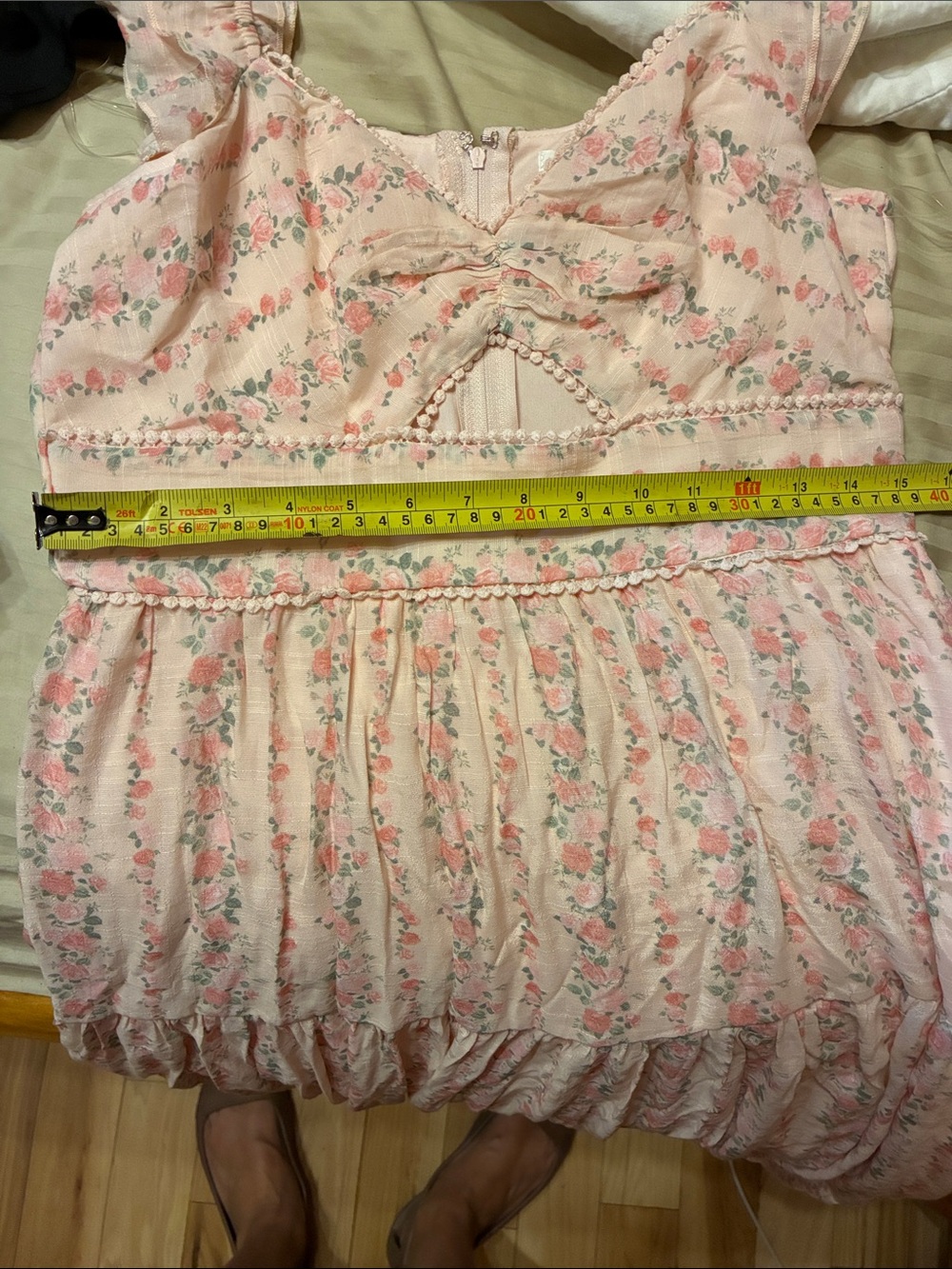 Cottage core feminine ditsy floral midi dress - Picture 13 of 14